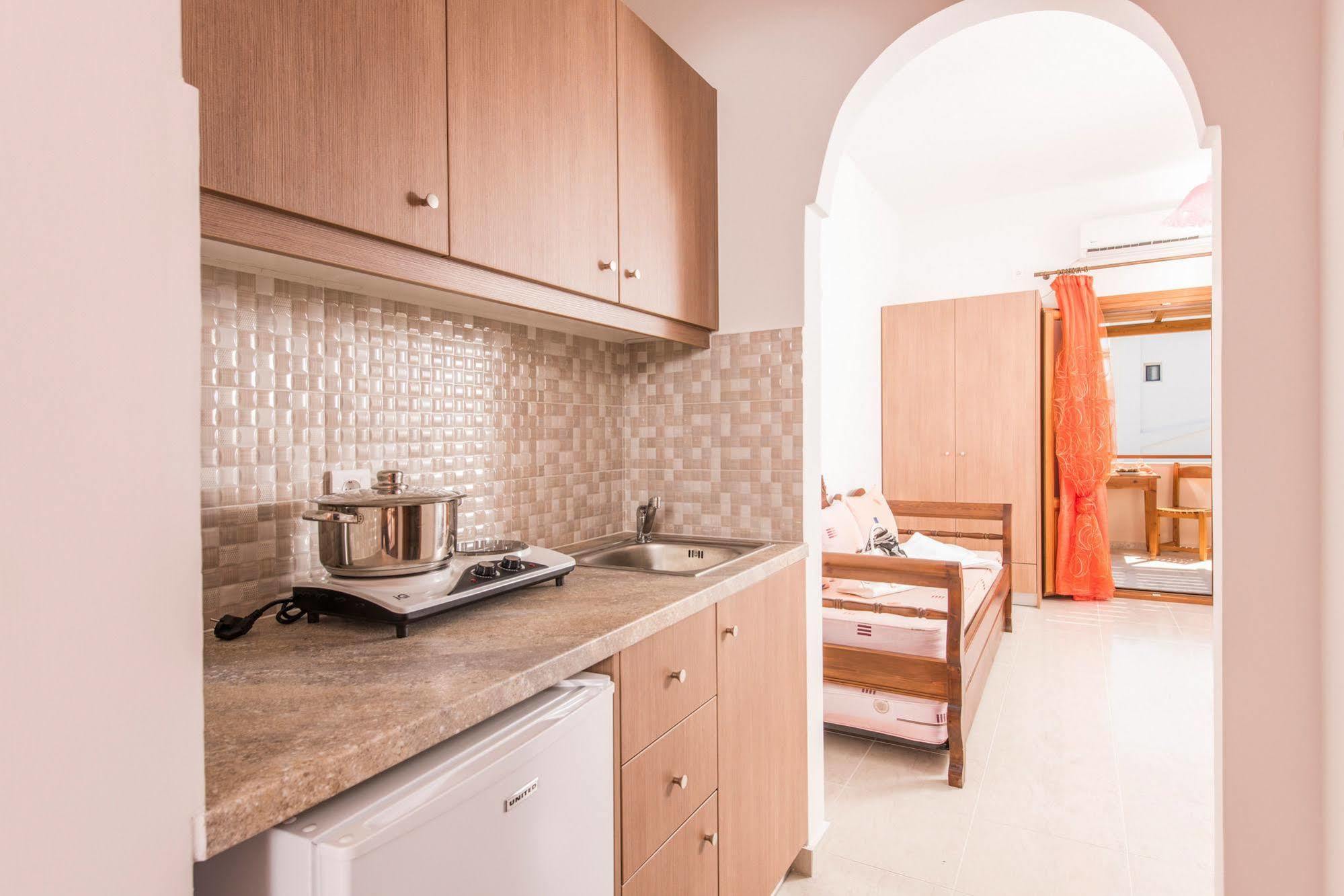 Voula Hotel apartamentowy Perissa (Santorini)