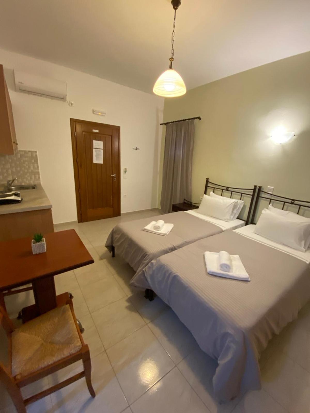 Voula Aparthotel Perissa (Santorini)