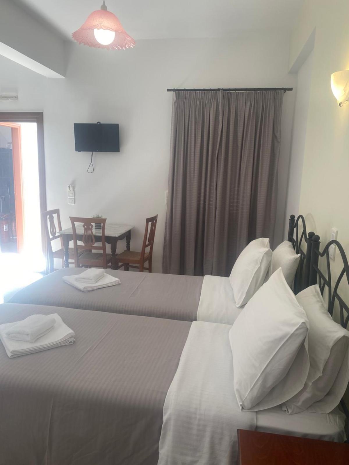 Aparthotel Voula Perissa (Santorini)