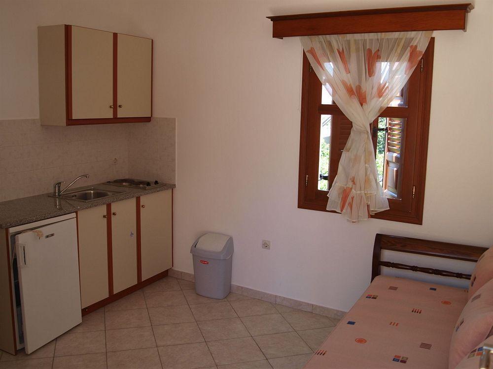 Voula 4* Perissa (Santorini)