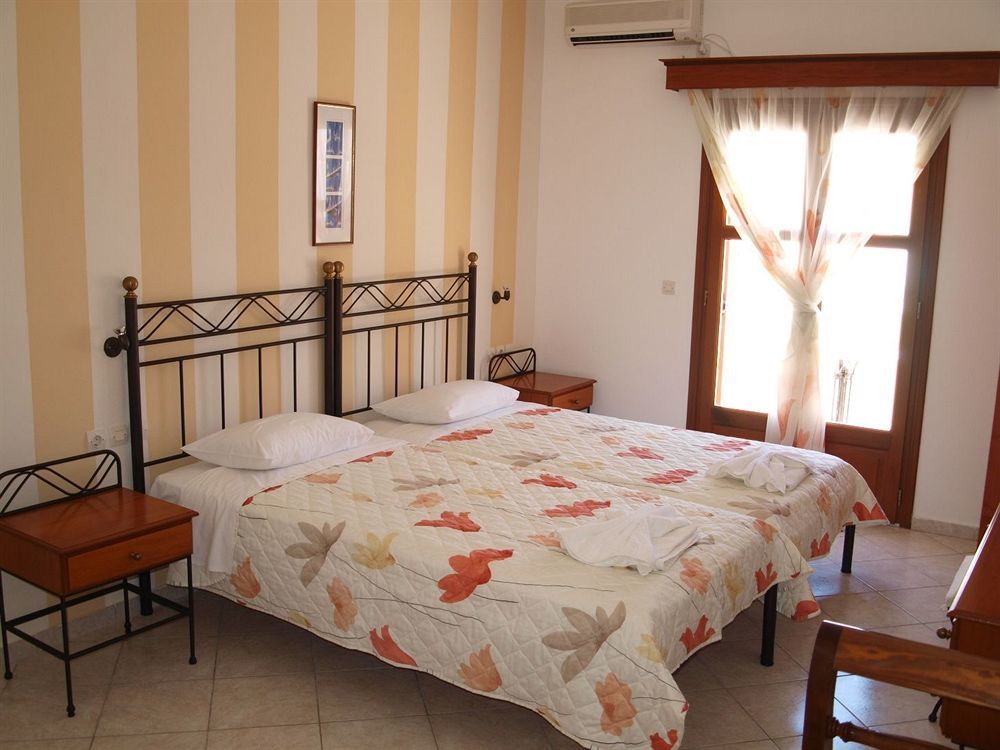 Voula 4* Perissa (Santorini)
